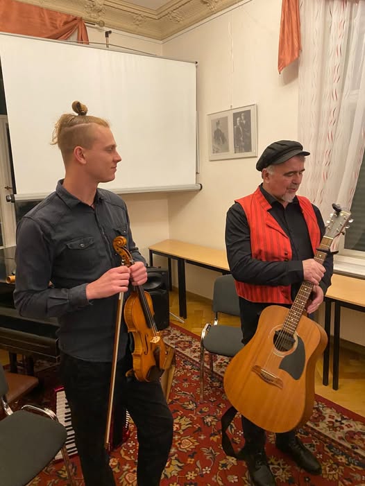 Mehr über den Artikel erfahren Volksmusikgruppe „Sattuma“ aus Karelien (Russland)