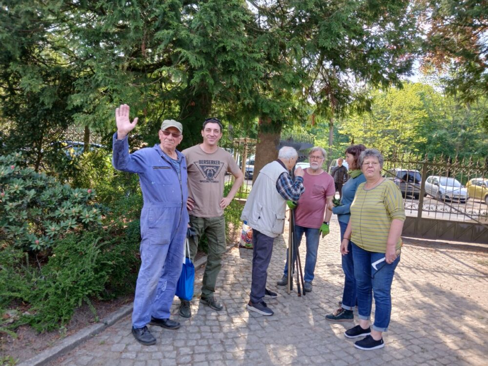 Субботник на Советском гарнизонном кладбище в Дрездене – живая традиция памяти
