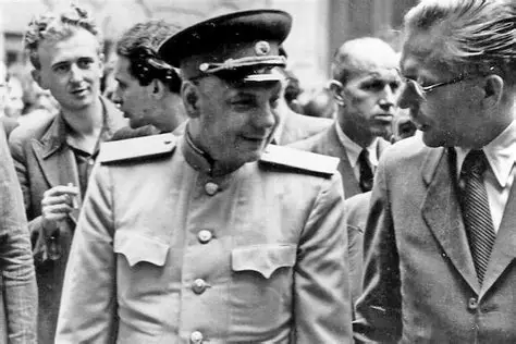 Mehr über den Artikel erfahren Buchvorstellung mit der Autorin Inge Pardon„Tulpanow. Stalins Macher und Widersacher. Die Biografie“ ein.