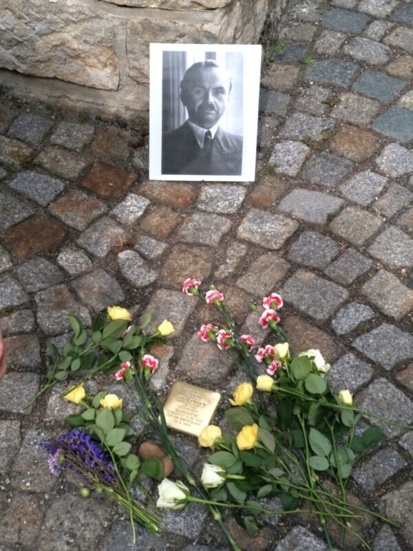 Stolperstein für Fürst Dmitrij Obolensky – Opfer des Faschismus